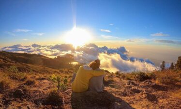 hiking rinjani mountain