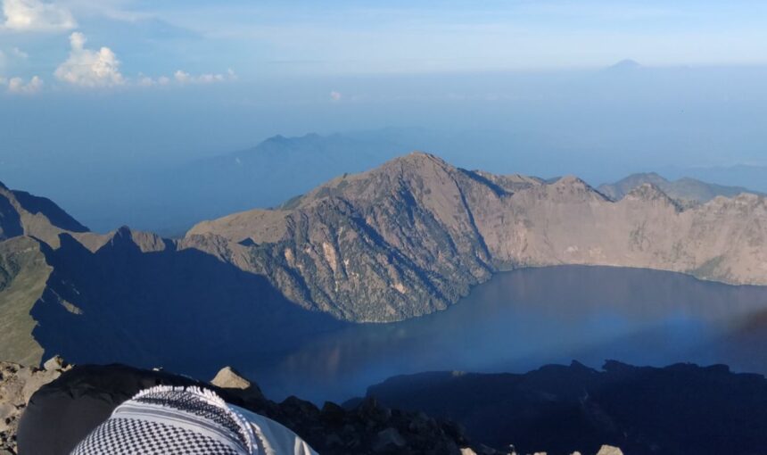 When Is the Best Time to Book a Mount Rinjani Trekking Package?